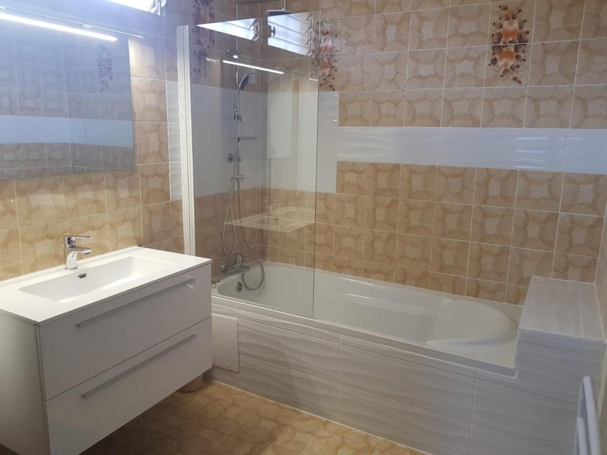 La Maison Aux Orchidees Petit-Bourg Bagian luar foto